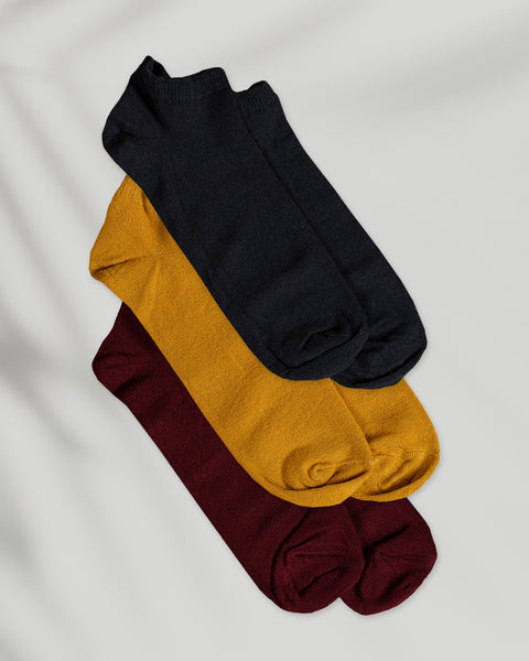 Men&#39;s bamboo ankle socks i all three available colors.